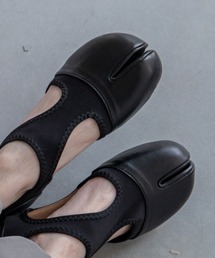 VACANCY（ヴァカンシー）の「カットアウト足袋フラットシューズ（サンダル）」