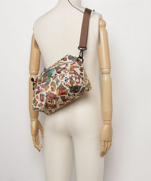 CHUMS（チャムス）の「チャムス CHUMS Recycle Small Trapezoid Shoulder Bag（ショルダーバッグ・メンズ・その他・ONE SIZE）」の5枚目の写真