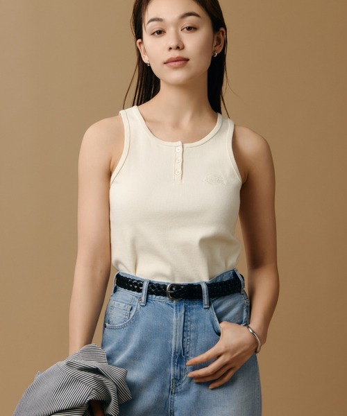 AZUL by moussy(アズールバイマウジー)の「【Dickies×AZUL】ヘンリネークタンクトップ(タンクトップ・レディース・ブラック/オフホワイト/イエロー系その他・FREE)」の2枚目の写真