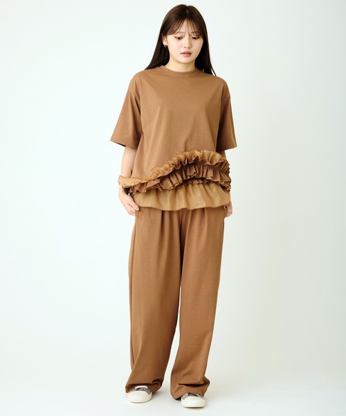 AVIE(アビィ)の「フリルデザインTEE(Tシャツ/カットソー・レディース・キャメル/ブラック・38)」の13枚目の写真