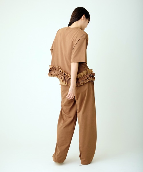 AVIE(アビィ)の「フリルデザインTEE(Tシャツ/カットソー・レディース・キャメル/ブラック・38)」の15枚目の写真