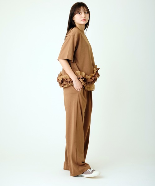 AVIE(アビィ)の「フリルデザインTEE(Tシャツ/カットソー・レディース・キャメル/ブラック・38)」の18枚目の写真