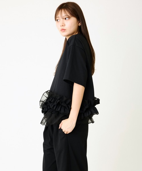 AVIE(アビィ)の「フリルデザインTEE(Tシャツ/カットソー・レディース・キャメル/ブラック・38)」の4枚目の写真