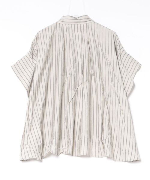 gossara（ゴサラ）の「【体型カバーも◎】ストライプオーバーサイズシャツ（シャツ/ブラウス・レディース・イエロー/オフホワイト/グレイッシュベージュ・FREE）」の4枚目の写真