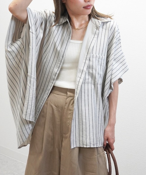 gossara（ゴサラ）の「【体型カバーも◎】ストライプオーバーサイズシャツ（シャツ/ブラウス・レディース・イエロー/オフホワイト/グレイッシュベージュ・FREE）」の2枚目の写真