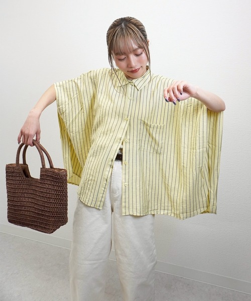 gossara（ゴサラ）の「【体型カバーも◎】ストライプオーバーサイズシャツ（シャツ/ブラウス・レディース・イエロー/オフホワイト/グレイッシュベージュ・FREE）」の3枚目の写真