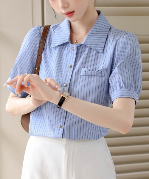 LUCPY(ラクピー)の「ストライプゴールドボタン半袖ブラウス(シャツ/ブラウス・レディース・ブルー・X-LARGE/LARGE/MEDIUM/SMALL)」の4枚目の写真
