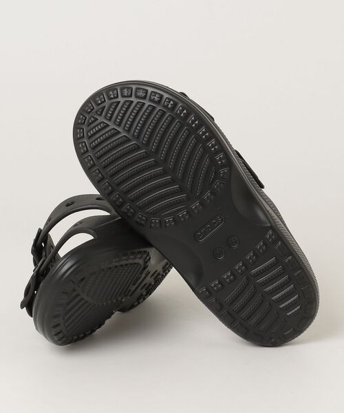 crocs(クロックス)の「crocs SATURDAY SANDAL W クロックス サタデーサンダル(サンダル・レディース・ベージュ/ブラック・22cm/23cm/24cm/25cm)」の4枚目の写真
