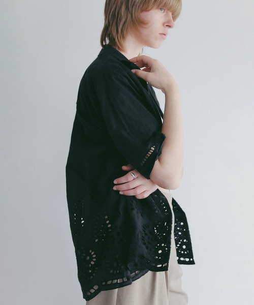 MANOF(マノフ)の「CUT WORK LACE SHIRT(シャツ/ブラウス・レディース・ホワイト/ブラック・F)」の8枚目の写真
