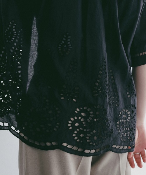 MANOF(マノフ)の「CUT WORK LACE SHIRT(シャツ/ブラウス・レディース・ホワイト/ブラック・F)」の9枚目の写真