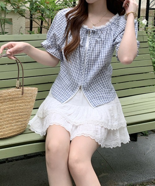 FAVORITO(ファヴォリート)の「パフスリーブジップスリボンシャツ(シャツ/ブラウス・レディース・ライトブルー/ブラック・L/M)」の5枚目の写真