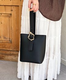 Thevon（ゼボン）の「ニュアンスバックル付きバケツバッグ（トートバッグ）」