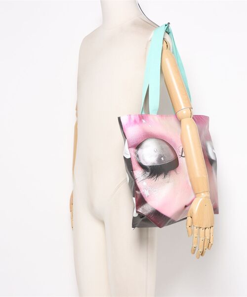 Never mind the XU(ネバーマインドザエックスユー)の「【Never mind the XU】graphic tote bag 2 / 【ネバーマインド ザ エックスユー】グラフィックビッグトートバッグ2(トートバッグ・レディース・ピンク・ONE SIZE)」の7枚目の写真
