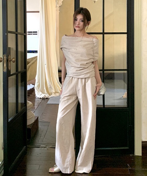 Aelina（エリナ）の「ボートネックトップス＆スラックスセットアップ（セットアップ・レディース・ベージュ/ホワイト・M/S/L）」の2枚目の写真