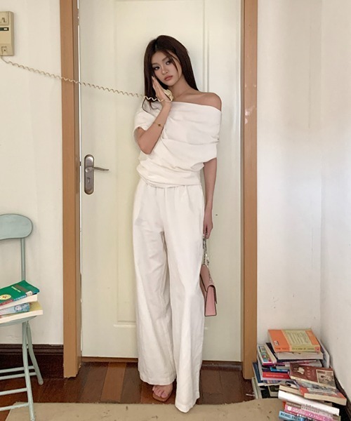 Aelina（エリナ）の「ボートネックトップス＆スラックスセットアップ（セットアップ・レディース・ベージュ/ホワイト・M/S/L）」の3枚目の写真