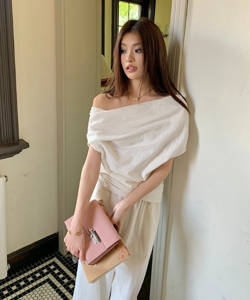 Aelina（エリナ）の「ボートネックトップス＆スラックスセットアップ（セットアップ・レディース・ベージュ/ホワイト・M/S/L）」の5枚目の写真