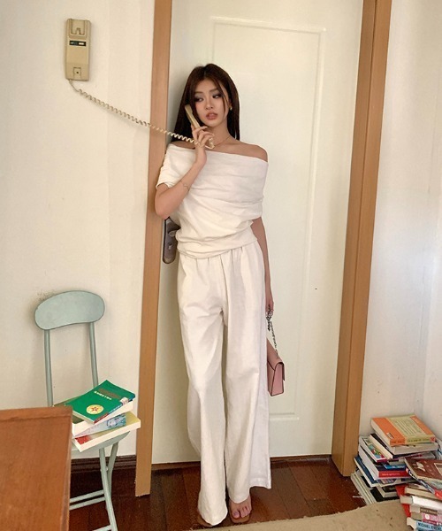 Aelina（エリナ）の「ボートネックトップス＆スラックスセットアップ（セットアップ・レディース・ベージュ/ホワイト・M/S/L）」の15枚目の写真