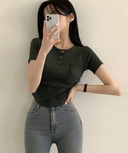 VIVID LADY(ビビッドレディー)の「スナップボタン 半袖Tシャツ(Tシャツ/カットソー・レディース・グレー/ネイビー/カーキ/ブラック/ピンク/ホワイト・FREE)」の10枚目の写真