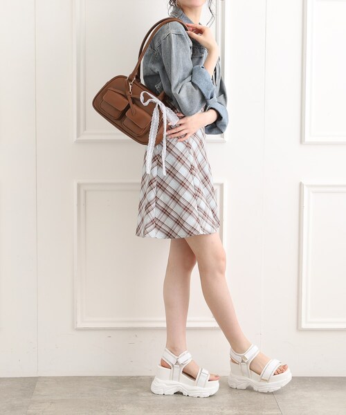 ESPERANZA(エスペランサ)の「リボンチャームアウトポケットバッグ(トートバッグ・レディース・ブルー/ブラック/ブラウン系/アイボリー・FREE)」の7枚目の写真