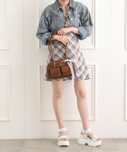 ESPERANZA(エスペランサ)の「リボンチャームアウトポケットバッグ(トートバッグ・レディース・ブルー/ブラック/ブラウン系/アイボリー・FREE)」の8枚目の写真