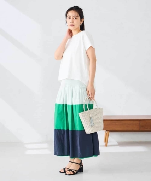 a.v.v(アーヴェヴェ)の「【接触冷感/UVカット】バックタックエンボスロゴTシャツ(Tシャツ/カットソー・レディース・ブラック/モカ/ホワイト・36/38/40)」の17枚目の写真