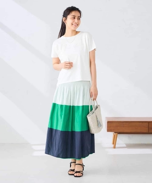 a.v.v(アーヴェヴェ)の「【接触冷感/UVカット】バックタックエンボスロゴTシャツ(Tシャツ/カットソー・レディース・ブラック/モカ/ホワイト・36/38/40)」の18枚目の写真
