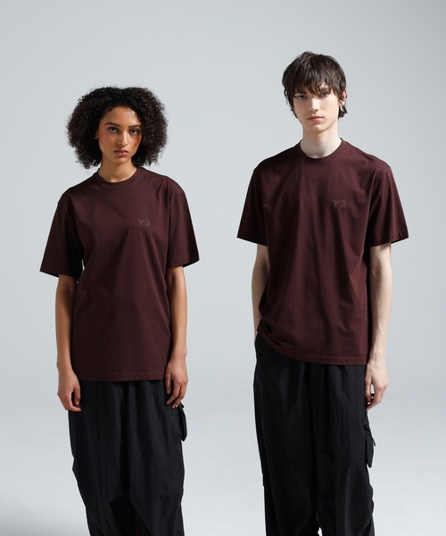 Y-3(ワイスリー)の「Y-3 REGULAR SHORT SLEEVE TEE(Tシャツ/カットソー・メンズ・バーガンディー・SMALL/X-SMALL/LARGE/MEDIUM/X-LARGE/XX-SMALL/XX-LARGE)」の1枚目の写真