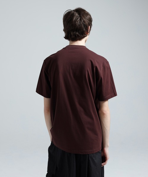 Y-3(ワイスリー)の「Y-3 REGULAR SHORT SLEEVE TEE(Tシャツ/カットソー・メンズ・バーガンディー・SMALL/X-SMALL/LARGE/MEDIUM/X-LARGE/XX-SMALL/XX-LARGE)」の2枚目の写真