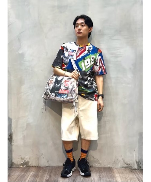 Desigual（デシグアル）の「レーシング コラージュ 総柄プリント Tシャツ【2026秋冬新作】（シャツ/ブラウス・メンズ・レッド・M/XL/L）」の3枚目の写真