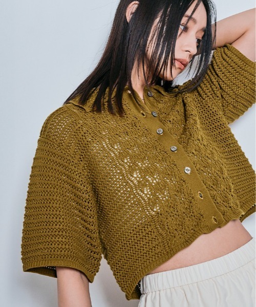 W:Huku（フーク）の「コンパクト クロシェ編み 半袖 カーディガン（ニット/セーター・レディース・ブラック/チャコール/グリーン系その他/オフホワイト・FREE）」の4枚目の写真