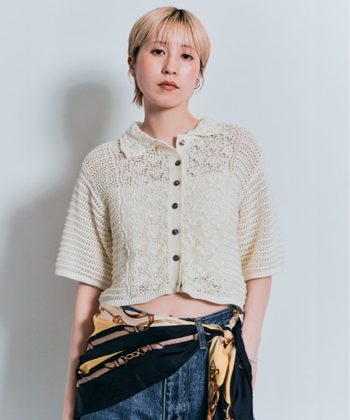 W:Huku（フーク）の「コンパクト クロシェ編み 半袖 カーディガン（ニット/セーター・レディース・ブラック/チャコール/グリーン系その他/オフホワイト・FREE）」の2枚目の写真