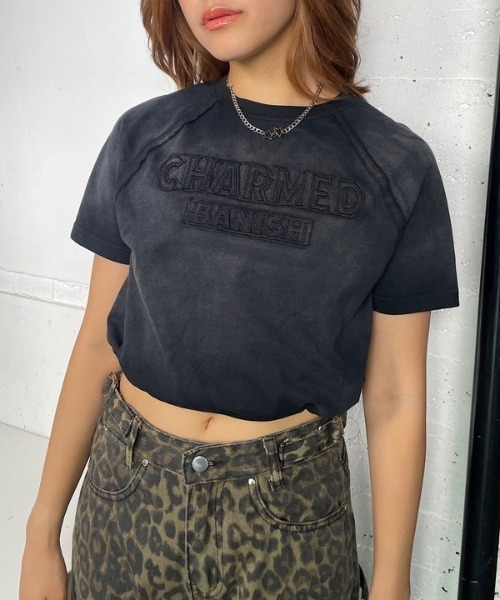 ROGER AND RAW(ロジャーアンドロウ)の「ヴィンテージ風パッチロゴ ドロストTシャツ(Tシャツ/カットソー・レディース・ブラウン/カーキ/ブラック・FREE)」の2枚目の写真