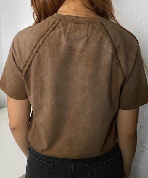 ROGER AND RAW(ロジャーアンドロウ)の「ヴィンテージ風パッチロゴ ドロストTシャツ(Tシャツ/カットソー・レディース・ブラウン/カーキ/ブラック・FREE)」の7枚目の写真
