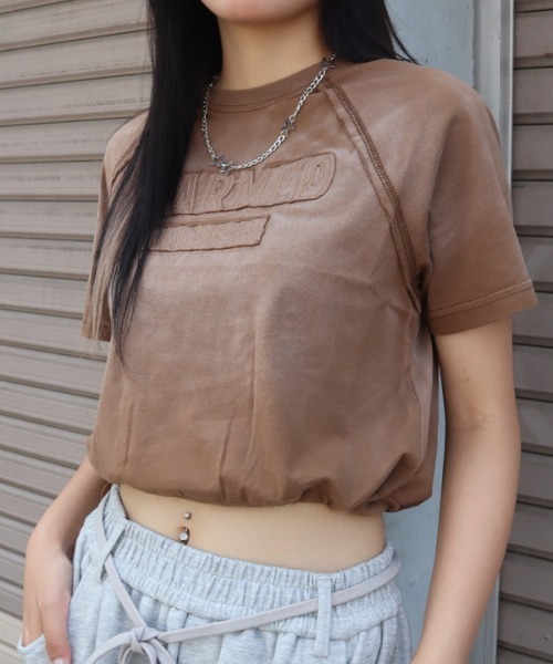 ROGER AND RAW(ロジャーアンドロウ)の「ヴィンテージ風パッチロゴ ドロストTシャツ(Tシャツ/カットソー・レディース・ブラウン/カーキ/ブラック・FREE)」の5枚目の写真
