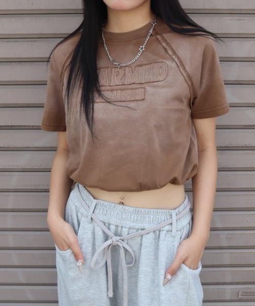 ROGER AND RAW(ロジャーアンドロウ)の「ヴィンテージ風パッチロゴ ドロストTシャツ(Tシャツ/カットソー・レディース・ブラウン/カーキ/ブラック・FREE)」の4枚目の写真