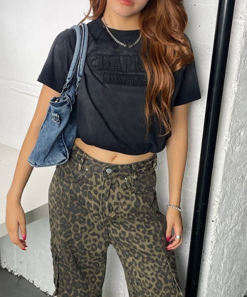 ROGER AND RAW(ロジャーアンドロウ)の「ヴィンテージ風パッチロゴ ドロストTシャツ(Tシャツ/カットソー・レディース・ブラウン/カーキ/ブラック・FREE)」の19枚目の写真