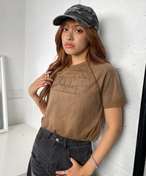 ROGER AND RAW(ロジャーアンドロウ)の「ヴィンテージ風パッチロゴ ドロストTシャツ(Tシャツ/カットソー・レディース・ブラウン/カーキ/ブラック・FREE)」の8枚目の写真