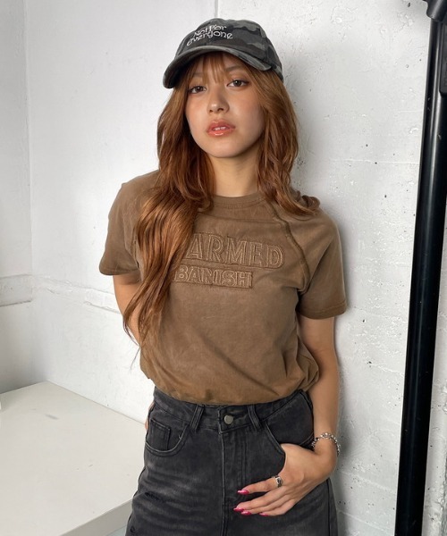 ROGER AND RAW(ロジャーアンドロウ)の「ヴィンテージ風パッチロゴ ドロストTシャツ(Tシャツ/カットソー・レディース・ブラウン/カーキ/ブラック・FREE)」の9枚目の写真