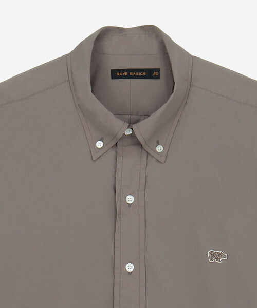 SCYE BASICS（サイベーシックス）の「SCYE BASICS | 〈別注〉ナイロン ボタンダウン半袖シャツ MEN（シャツ/ブラウス・メンズ・ベージュ/ダークネイビー・38/40）」の5枚目の写真
