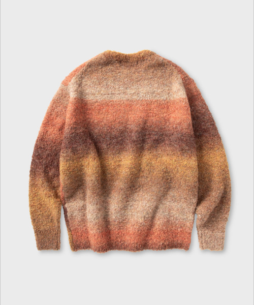 NONBLANK(ノンブランク)の「グラデーションラウンドニット_CRIMSON BROWN(ニット/セーター・メンズ・ブラウン・SMALL/MEDIUM/LARGE/X-LARGE)」の2枚目の写真