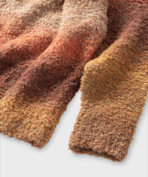 NONBLANK(ノンブランク)の「グラデーションラウンドニット_CRIMSON BROWN(ニット/セーター・メンズ・ブラウン・SMALL/MEDIUM/LARGE/X-LARGE)」の4枚目の写真