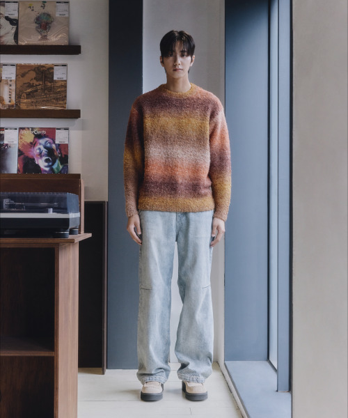 NONBLANK(ノンブランク)の「グラデーションラウンドニット_CRIMSON BROWN(ニット/セーター・メンズ・ブラウン・SMALL/MEDIUM/LARGE/X-LARGE)」の6枚目の写真