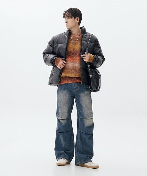 NONBLANK(ノンブランク)の「グラデーションラウンドニット_CRIMSON BROWN(ニット/セーター・メンズ・ブラウン・SMALL/MEDIUM/LARGE/X-LARGE)」の14枚目の写真