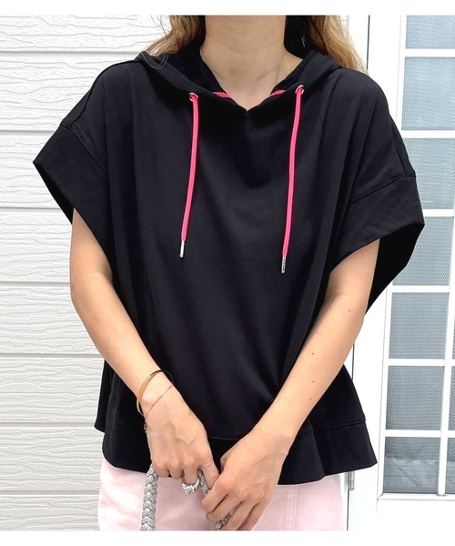 Q(キュー)の「BOXシルエットフーディープルオーバー(パーカー・レディース・ブラック/ホワイト・MEDIUM)」の17枚目の写真