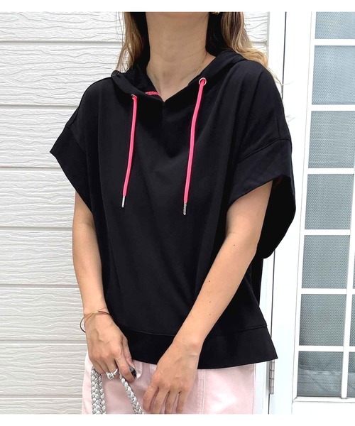 Q(キュー)の「BOXシルエットフーディープルオーバー(パーカー・レディース・ブラック/ホワイト・MEDIUM)」の18枚目の写真