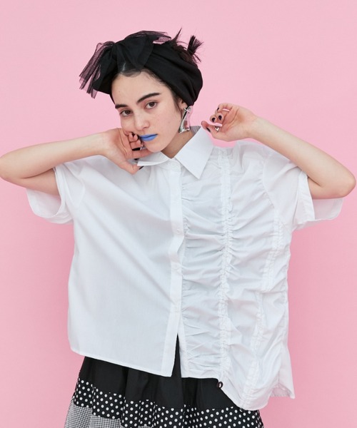 manana suerte(マニャーナスエルテ)の「アシンメトリーシャーリングシャツ(シャツ/ブラウス・レディース・ブラック/ホワイト・FREE)」の2枚目の写真
