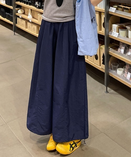 AMAJI(アマジ)の「ウエストゴム 裾フリル バルーンパンツ(その他パンツ・レディース・ネイビー/ライトブルー/ホワイト/イエロー・SMALL/MEDIUM/LARGE/X-LARGE)」の1枚目の写真