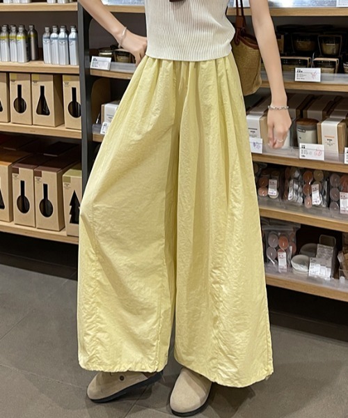 AMAJI(アマジ)の「ウエストゴム 裾フリル バルーンパンツ(その他パンツ・レディース・ネイビー/ライトブルー/ホワイト/イエロー・SMALL/MEDIUM/LARGE/X-LARGE)」の4枚目の写真