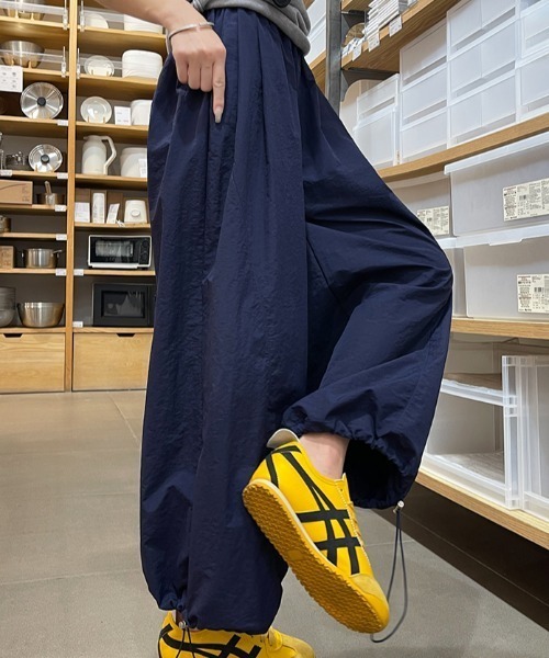 AMAJI(アマジ)の「ウエストゴム 裾フリル バルーンパンツ(その他パンツ・レディース・ネイビー/ライトブルー/ホワイト/イエロー・SMALL/MEDIUM/LARGE/X-LARGE)」の8枚目の写真