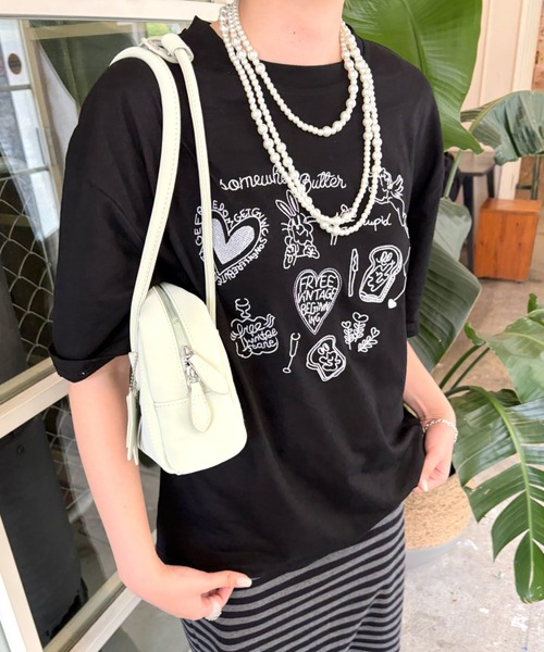 LAC-VERT(ラック・ヴェール)の「落書き刺繍Tシャツ(Tシャツ/カットソー・レディース・ブラック/ピンク/ホワイト・FREE)」の4枚目の写真